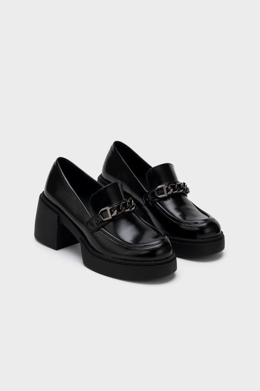 EMBELLISHED CHAIN LOAFER - Nose