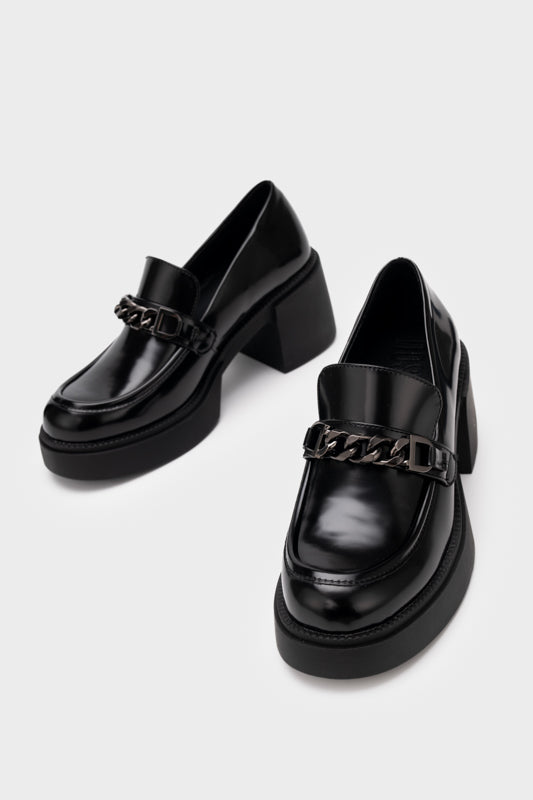 EMBELLISHED CHAIN LOAFER - Nose